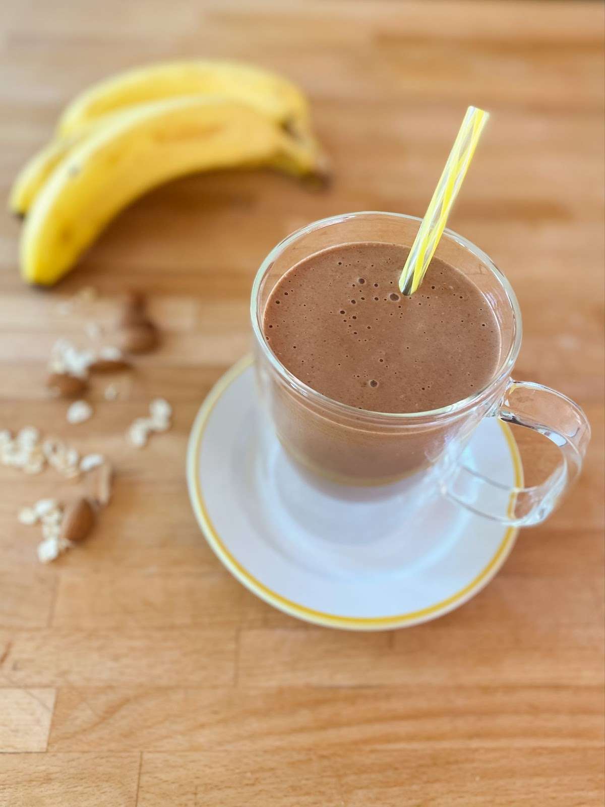 Smoothie banane, chocolat, amande et avoine – 